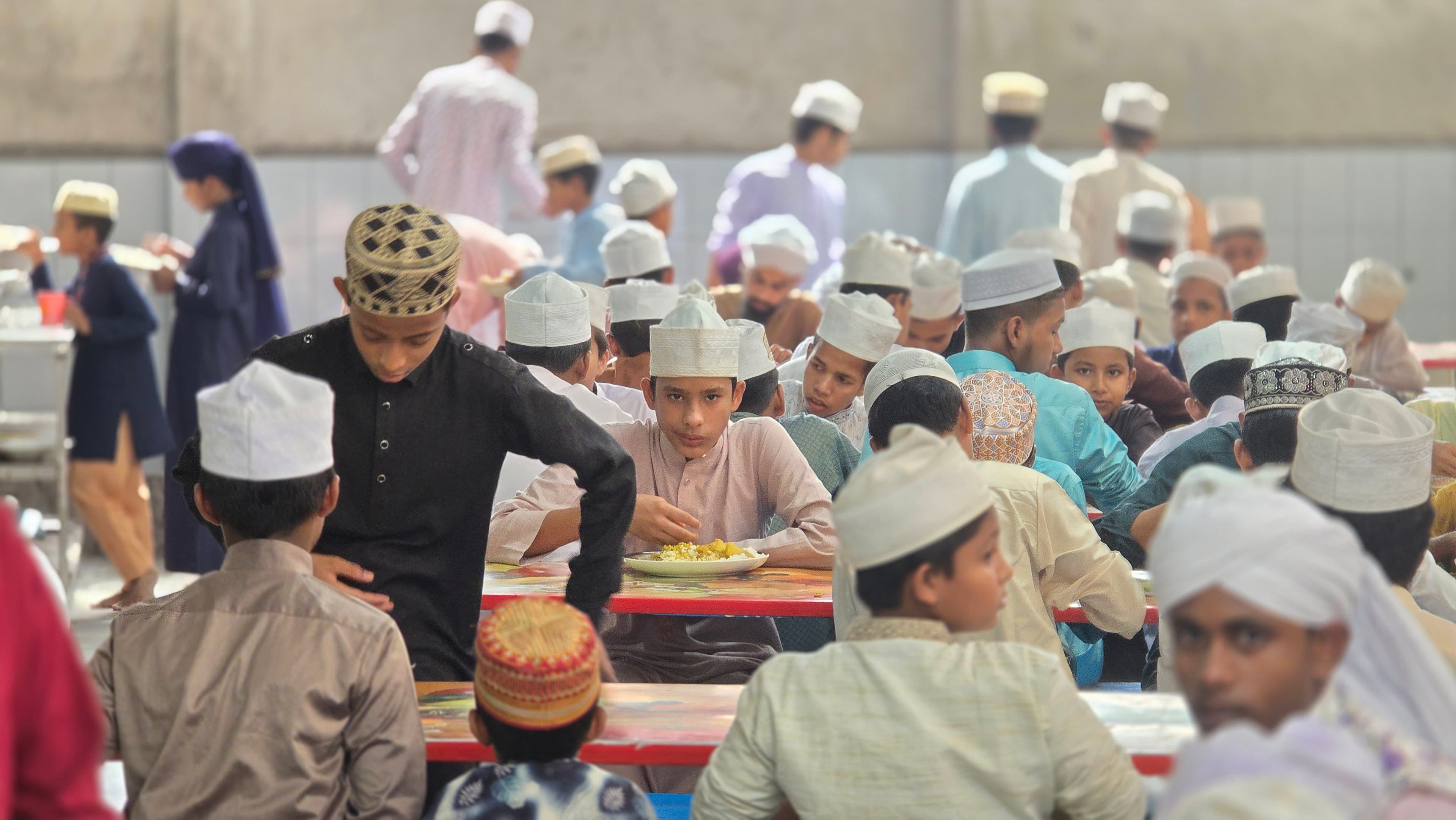 Students reading Quran