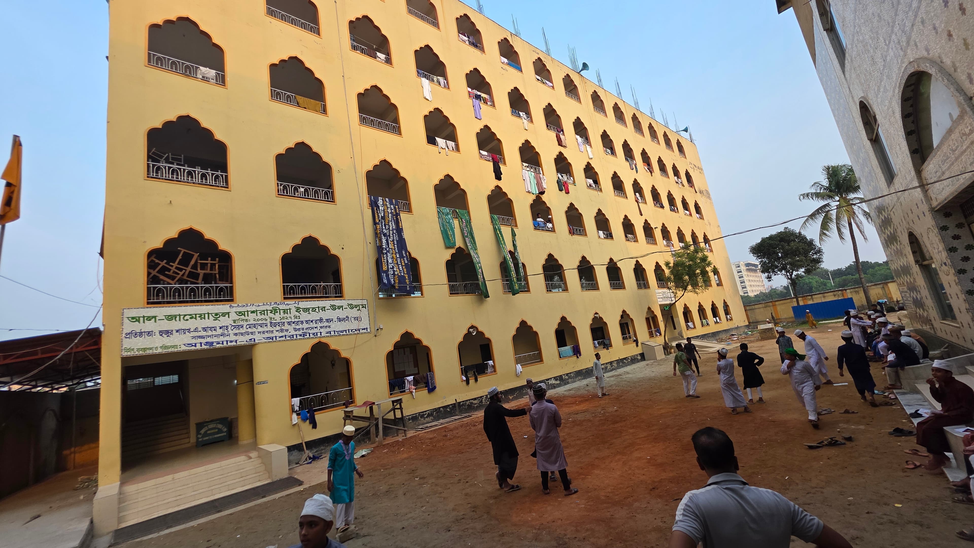 Students gathered in the courtyard of Al-Jamiatul Ashrafia Izhar-ul-Uloom.